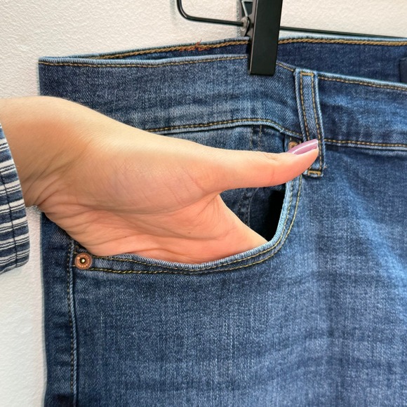 Lucky Brand 40/30 Women's Dark Wash Denim Jeans Classic Relaxed Fit - Picture 3 of 7